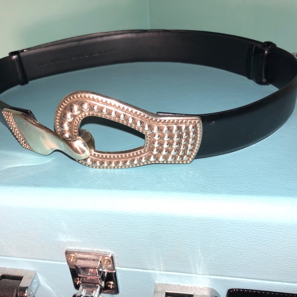 Black adjustable belt w/ a silver latch buckle - Picture 1 of 1